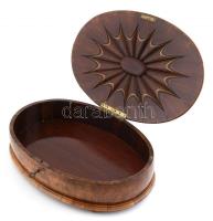 Ovális biedermeier fa láda, kívül figurális, belül sugaras intarziás díszítéssel, kulccsal. 40x27 cm