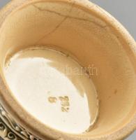 Ón fedeles kerámia sörös korsó, jelzés nélkül, alján sérült, tetején hajszálrepedés, m: 24 cm