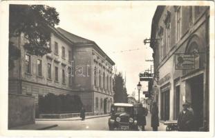 Komárom, Komárnó; Okresny úrad / Járási hivatal, autó, Grünfeld Kornélia, Polgár J. üzlete, Sphinx benzin / county hall, automobile, gas oil, shops