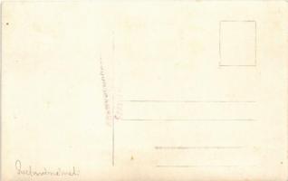 Szatmárnémeti, Szatmár, Satu Mare; vasútállomás pályafelvigyázói iroda, csoportkép vasutasokkal és m...