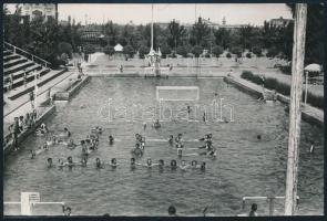 cca 1930-1940 Budapest, strandfürdő, fotó, 8,5×13 cm