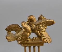 Lant formájú asztali óra. XIX. sz. Fajansz test, bukolikus jelenettel. Levonóképes. Réz óratok madár...