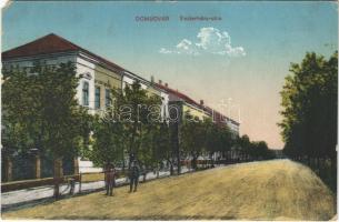 1928 Dombóvár, Esterházy utca. Vasúti levelezőlapárusítás 194. (EM)