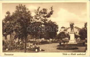 Dunavecse, Fő tér, Hősök szobra, emlékmű (EB)