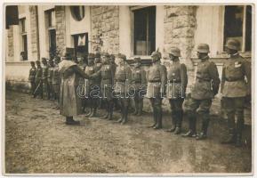 1917 Csíkszereda, Miercurea Ciuc; IV. Károly király látogatása / visit of Charles I of Austria. photo (11,2 x 7,7 cm) (non PC) (EK)