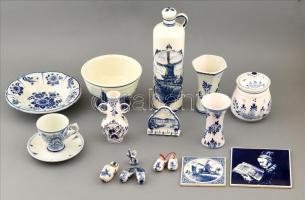 Delft kékfestett porcelánok gyűjteménye. Figurák, edények tálak, stb, jelzettek, jó állapotban.