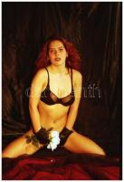 cca 1989 Beavatás az erotikus fotózás izgalmas világába, 26 db vintage NEGATÍV, 24x36 mm