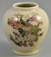 Kis méretű japán satsuma váza. Kézzel festett, jelzett, mázrepedéssel 7,5 cm