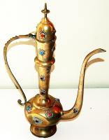 Keleti motívumokkal díszített réz kancsó kövekkel 47 cm magas