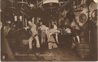 1918 Heizraum eines Kriegschiffes / WWI German and Austro-Hungarian Navy, K.u.K. Kriegsmarine, boiler room of a battleship, interior with mariners