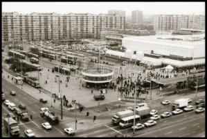 1990 Budapest, közlekedési állapotok az Örs vezér téren; villamosok, autóbuszok, HÉV, gépkocsik, stb...