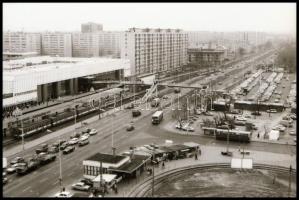 1990 Budapest, közlekedési állapotok az Örs vezér téren; villamosok, autóbuszok, HÉV, gépkocsik, stb...