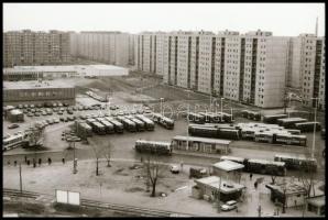 1990 Budapest, közlekedési állapotok az Örs vezér téren; villamosok, autóbuszok, HÉV, gépkocsik, stb...