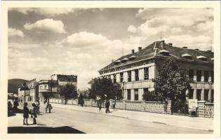 Vágbeszterce, Povazská Bystrica; utca, iskola / street view, school