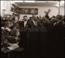 1960 Kádár János (1912-1989) politikus látogatása a Városligetben megrendezett Budapesti Nemzetközi ...