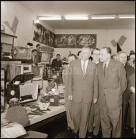 1960 Kádár János (1912-1989) politikus látogatása a Városligetben megrendezett Budapesti Nemzetközi ...