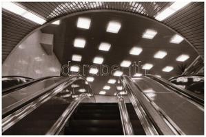 cca 1972 Budapesti metró, Magyar Alfréd budapesti fotóművész 23 db vintage NEGATÍV felvétele, 24x36 mm