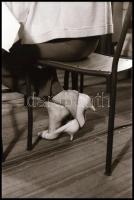 cca 1970 Műtermi fotózás, Magyar Alfréd budapesti fotóművész 34 db vintage NEGATÍV felvétele, pecséttel jelzett tároló tasakban, 24x36 mm