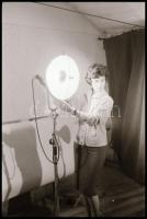 cca 1970 Műtermi fotózás, Magyar Alfréd budapesti fotóművész 34 db vintage NEGATÍV felvétele, pecsét...