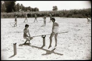 cca 1974 Balatoni látképek, vitorlások, fürdőzők, Magyar Alfréd budapesti fotóművész 34 db vintage N...