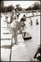 cca 1974 Balatoni látképek, vitorlások, fürdőzők, Magyar Alfréd budapesti fotóművész 34 db vintage N...