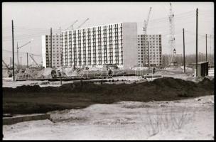 cca 1970 Budapest, Újpalota lakótelep, Magyar Alfréd budapesti fotóművész 38 db vintage NEGATÍV felv...