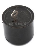 Henger alakú, fém persely kulccsal, "Sok kicsi sokra megy!" felirattal, kopásokkal, m: 6,5...