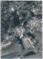 cca 1976 Feczer Rezső: Cross, feliratozott vintage fotóművészeti alkotás, a magyar fotográfia avantgarde korszakából, 23x16,6 cm