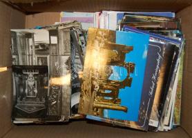 Többszáz (kb 400 db) modern városképes és üdvözlőlap