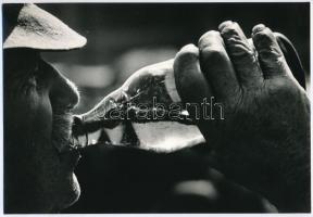 cca 1979 Gotthard Schneider: Durst, pecséttel jelzett vintage fotóművészeti alkotás, 16x23,2 cm