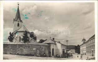 Huszt, Chust, Khust; Református templom, Fekete József üzlete. Bottka Béla kiadása / Calvinist church, shop (kis szakadás / small tear)