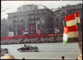 cca 1975 Budapest, november 7-i ünnepség, 9 db színes fotónegatív, 3×4 cm