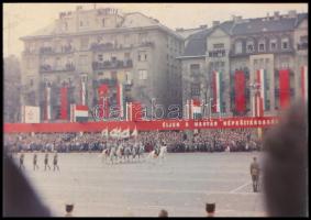 cca 1975 Budapest, november 7-i ünnepség, 9 db színes fotónegatív, 3×4 cm