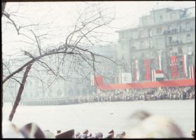 cca 1975 Budapest, november 7-i ünnepség, 9 db színes fotónegatív, 3×4 cm