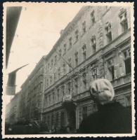 1956 Budapest, utcakép a forradalom napjaiban, 11×11 cm