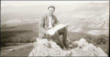 cca 1930-1940 Vegyes fotónegatív tétel, közte fürdőzés, vitorlázás, Zeppelin léghajó, 7×12 cm