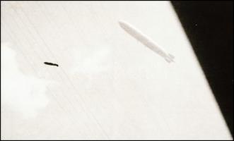 cca 1930-1940 Vegyes fotónegatív tétel, közte fürdőzés, vitorlázás, Zeppelin léghajó, 7×12 cm