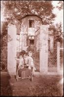 cca 1930-1940 Vegyes fotónegatív tétel, közte fürdőzés, vitorlázás, Zeppelin léghajó, 7×12 cm