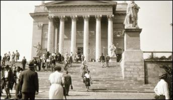 cca 1930-1940 Vegyes fotónegatív tétel, közte fürdőzés, vitorlázás, Zeppelin léghajó, 7×12 cm