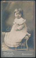 Wichner I. fényképész, Rimaszombat, kislány portréja, vizitkártya méretű keményhátú fénykép, jelzéssel, 10x6,5 cm