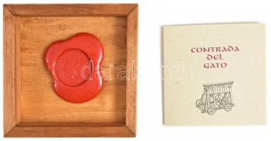 A velencei futárszolgálat pecsétje fa dobozban, olasz nyelvű leírással, jó állapotban, 12x12 cm