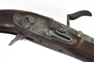 Antik pisztoly gyűjtői replikája, Ravasz nem működik. Fa, fém 34 cm,