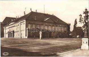 Budapest I. Szent György tér, Miniszterelnöki palota, hirdetőoszlop. Csiky Foto