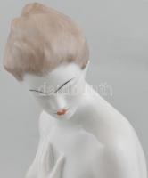 Hollóházi porcelán térdelő akt, kézzel festett, jelzett, hibátlan, m: 29 cm