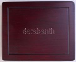 Fa éremtartó díszdoboz 7 darab férőhellyel 29mm átmérőjű kapszulák számára, nagyító és nagyalakú tan...