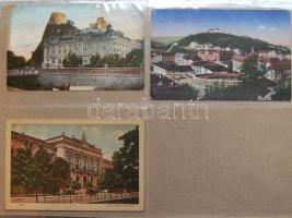 147 db háború előtti magyar városképes lapból álló képeslapgyűjtemény mappában