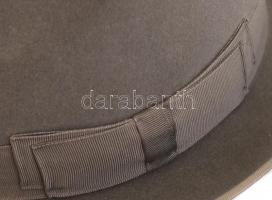 2 db retro férfi posztó kalap, jó állapotban, belső méret: 20x17 cm