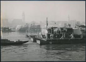 cca 1960 össz. 3 db felvétel Bp., a Kossuth híd pilléreinek elbontása, mellette vízi járművek a Duná...