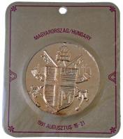 1991. "II. János Pál - 1991. augusztus 19. Szombathely" aranyozott fém emlékérem papírtokb...