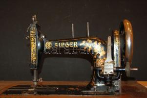 Antik Singer varrógép kiváló állapotban, teljesen működőképesen